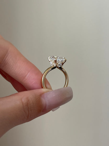 The Dorathy Ring, 5 Carat, Oval, Brilliant